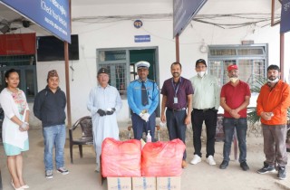 ट्राफिक प्रहरीलाई रोटरी क्लवद्वारा स्वास्थ्य सामग्री सहयोग