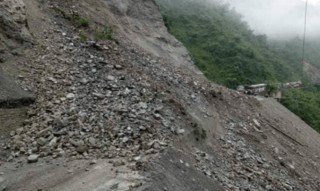 पहिरोले भीमफेदी–कुलेखानी सडक अवरुद्ध