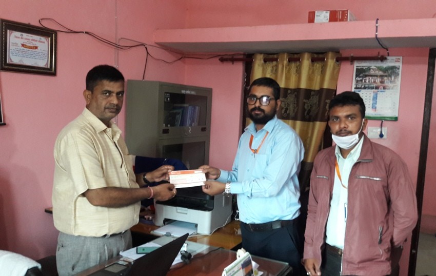 कोरोना कोषमा लक्ष्मी लघुवित्तको १५ हजार सहयोग