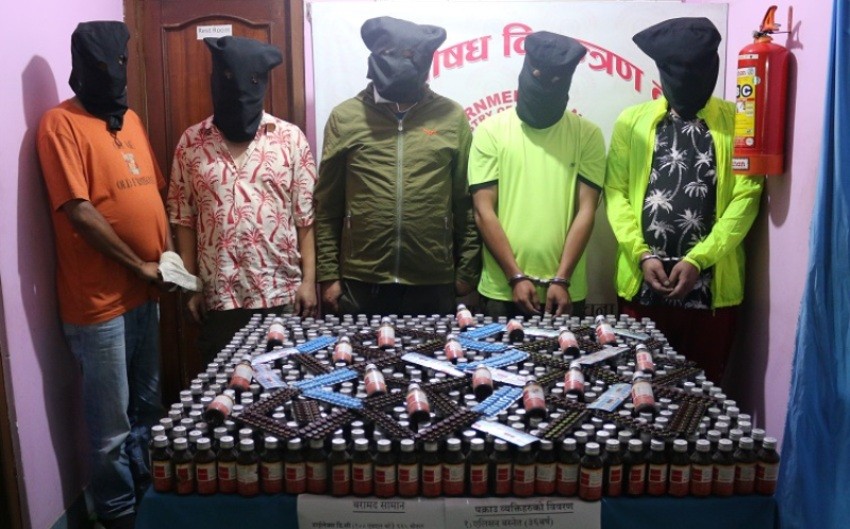 इन्स्पेक्टर शाहीसँगै पाइलट पनि पक्राउ !