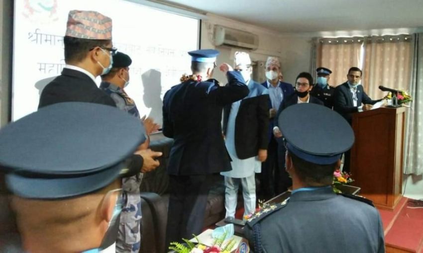 गृहसचिवले लगाइदिए आईजीपी क्षेत्रीलाई फूली