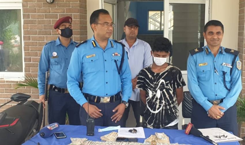 स्कुटर र नगद सहित चोरीमा संलग्न एक जना प्रहरीको नियन्त्रणमा