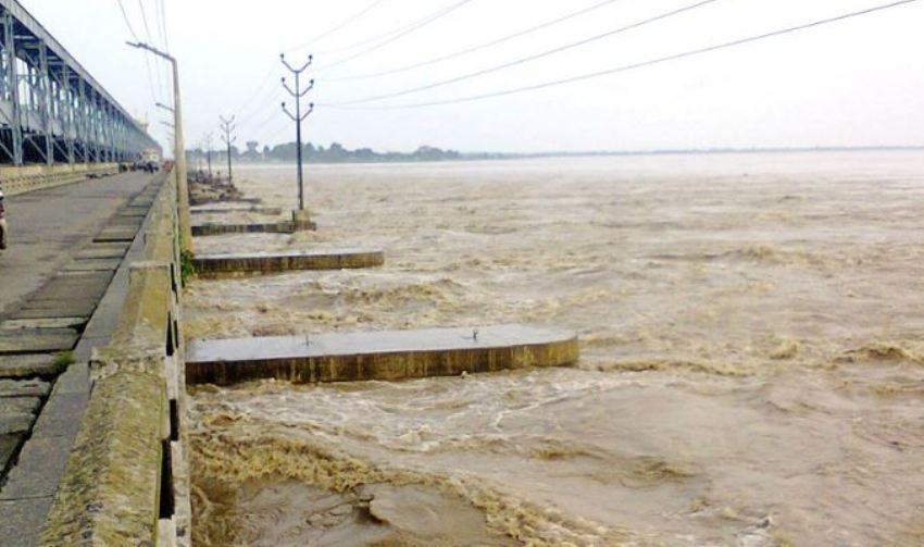 पानीको वहाव वर्षकै उच्च, कोशी ब्यारेजका ४६ वटा ढोका खोलियो