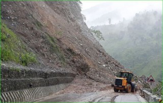 काठमाडौँ–मुग्लिन सडक अवरुद्ध