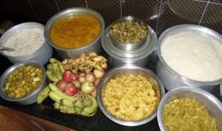 आज दर खाने दिन !