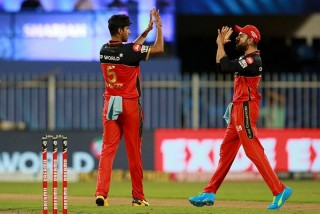 आइपिएलमा बैङ्लोरद्वारा कोलकाता ८२ रनले पराजित