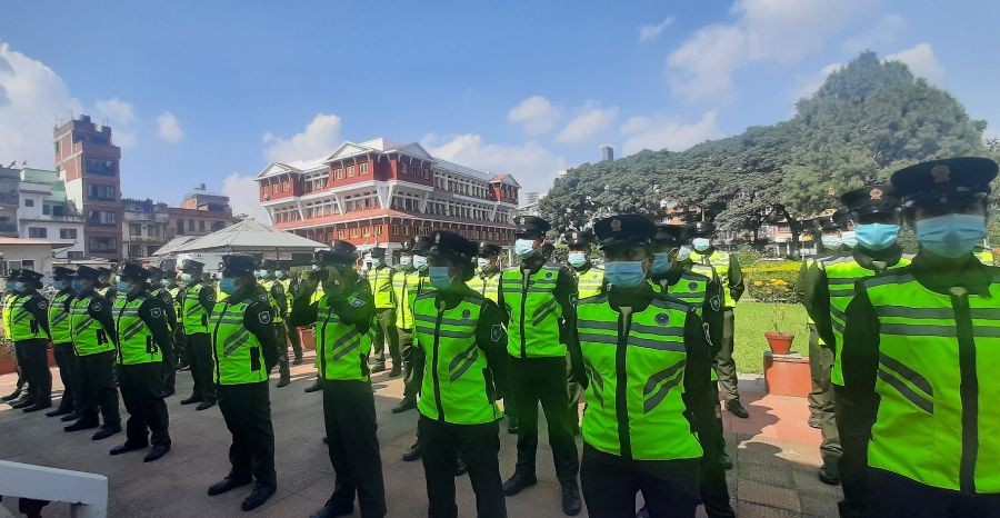 नयाँ पोशाकमा ललितपुरका नगरप्रहरी