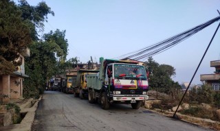 चापागाउँमा टिपर व्यवसायी आन्दोलित