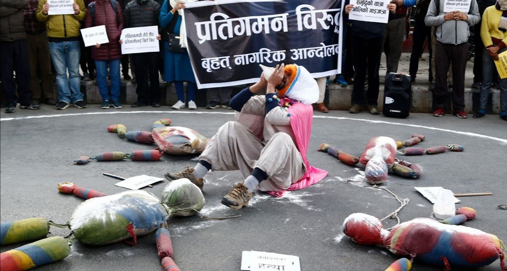 प्रतिनिधिसभा विघटनले ओलीप्रति जन आक्रोश बढ्दै, नागरिक अगुवा समेत सडकमा