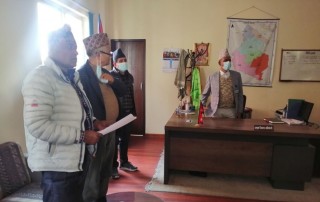 नेकपा ललितपुरले संविधानको धारासहित प्रधानमन्त्रीलाई बुझायो विरोध–पत्र