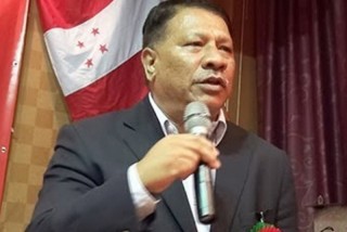 प्रकाशमान सिंहलाई भेट्न बालकृष्ण खाँण चाक्सीबारी