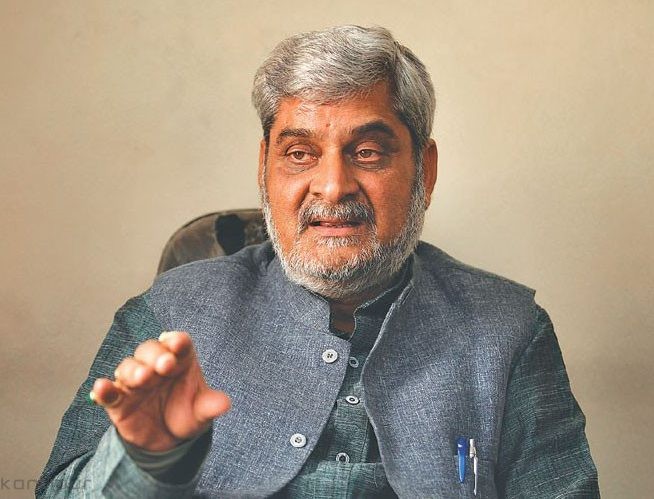 दुईहप्ताभित्र आइपुग्दैछ थप खोप, कति नेपालीले लगाउन पाउँछन् ?