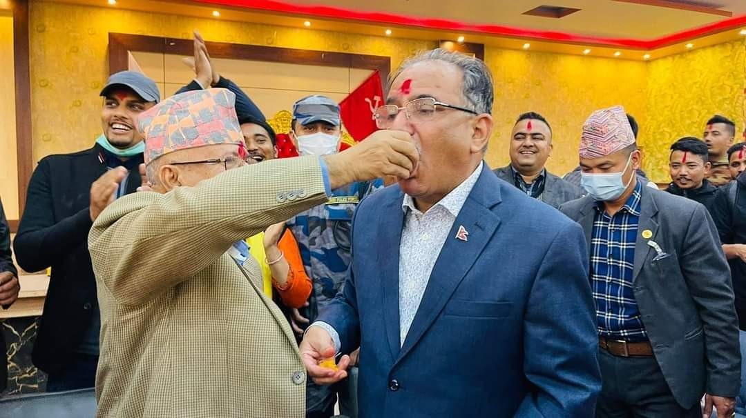 प्रचण्डले मागे प्रधानमन्त्री ओलीको राजीनामा, नदिए मिल्काइदिने !