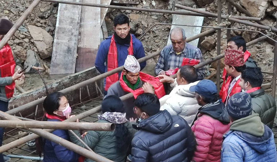 ललितपुरको ठोस्नेखोलामा बेलिब्रिज बन्ने, अध्यक्ष सिङ्तानले गरे शिलान्यास