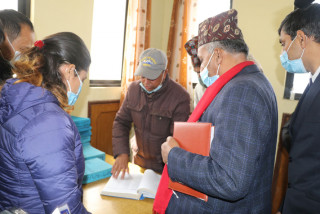 मन्त्री दाहालले अनुगमन गरे एकान्तकुनाको यातायात कार्यालय