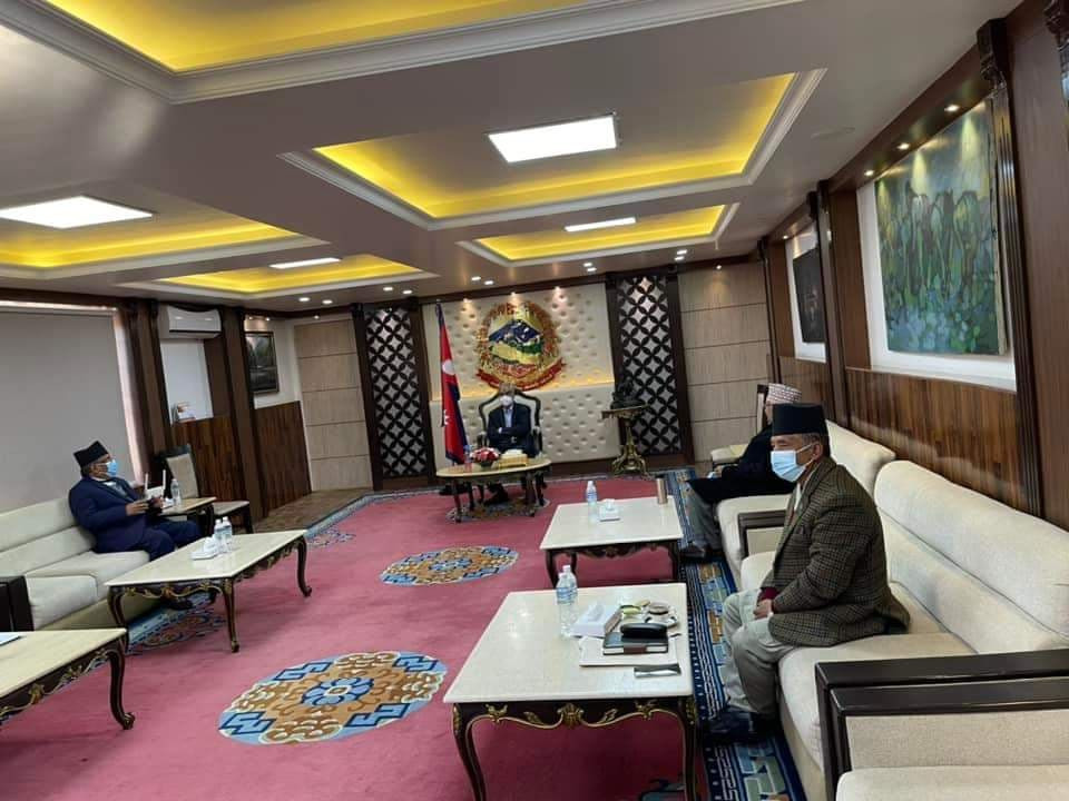 बालुवाटारमा देउवा, ओली र प्रचण्डबीच छलफल