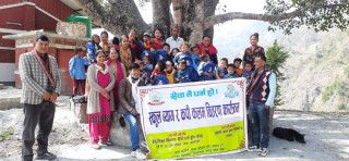 गिम्दीका विद्यार्थीहरुलाई स्कूल ब्याग र स्टेशनरी सामान वितरण