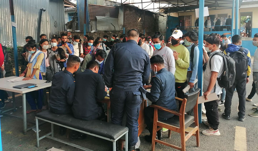 ललितपुरमा आइतबार ४०३ जनाले दिए म्यादी प्रहरीमा दरखास्त
