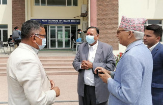 शिक्षक सेवा आयोगको परीक्षा केन्द्रमा शिक्षामन्त्रीको निरीक्षण