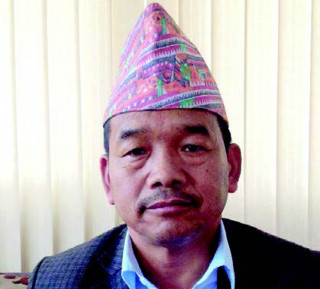 बाग्मती गाउँपालिका अध्यक्षः आफ्नै गाडी भाडामा दिने, आफैं चढ्ने
