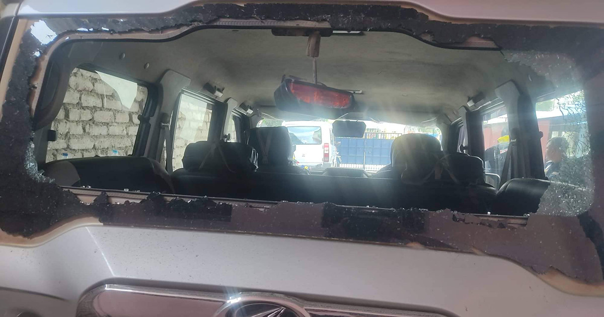 बाबुको निर्णयमा असहमति, सरकारी गाडी तोडफोड
