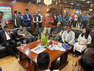 माओवादी अध्यक्ष प्रचण्ड भारत प्रस्थान, 'भ्रमण राष्ट्रकै हितको पक्षमा केन्द्रीत हुनेछ' : प्रचण्ड