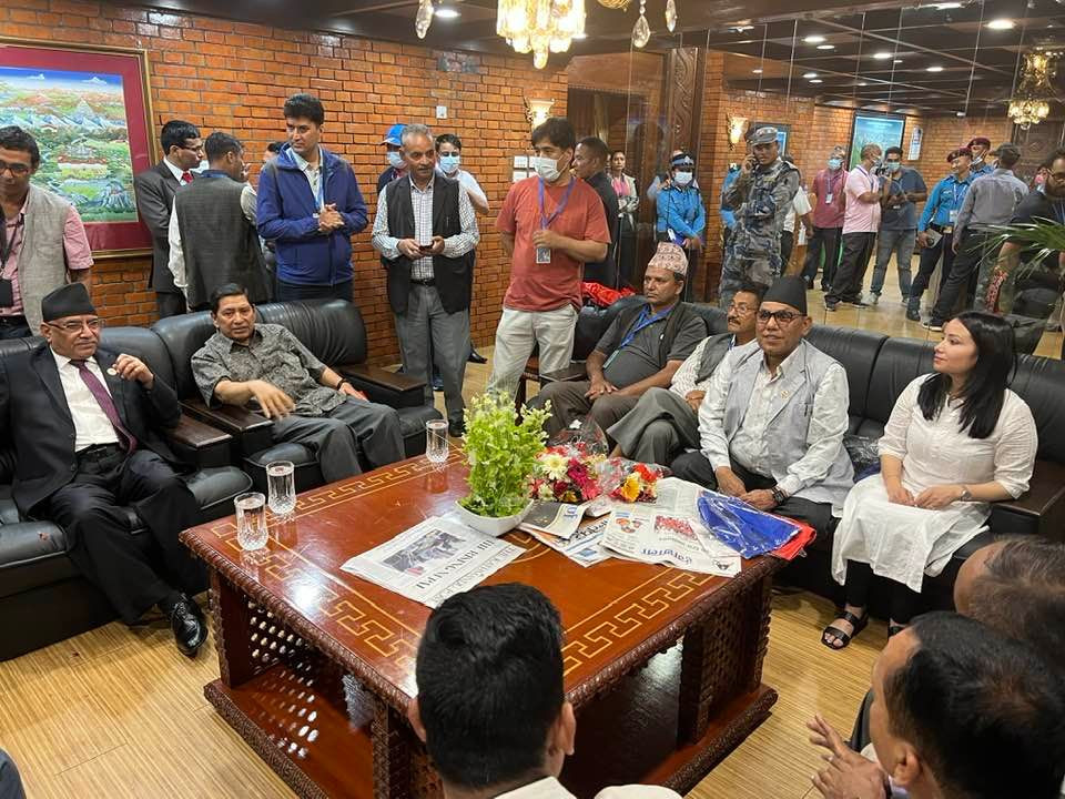 माओवादी अध्यक्ष प्रचण्ड भारत प्रस्थान, 'भ्रमण राष्ट्रकै हितको पक्षमा केन्द्रीत हुनेछ' : प्रचण्ड