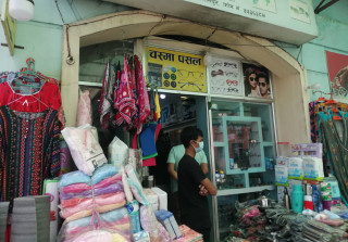 ललितपुरमा बजार अनुगमन, प्राप्ति चमेना गृहलाई २० हजार जरिवाना