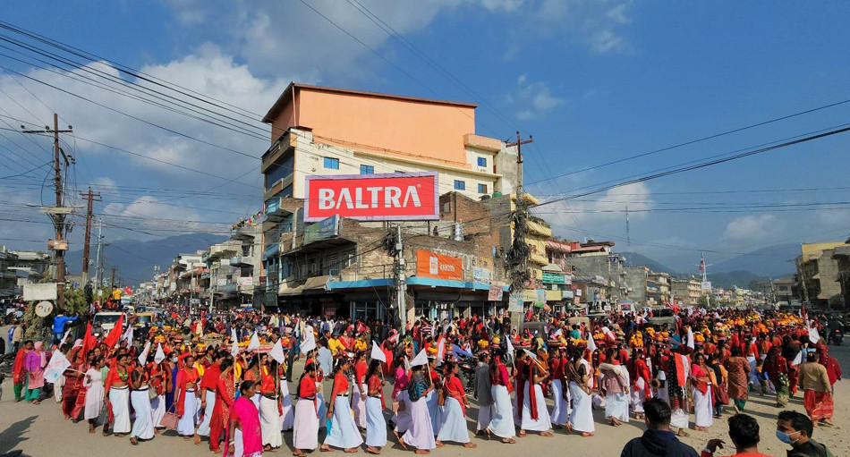 रेखा शर्मासहित गठबन्धनलाई जिताउन दाङमा उर्लियो महिला महासागर