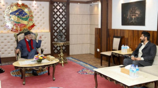 रवि लामिछानेले प्रधानमन्त्री प्रचण्ड समक्ष बुझाए राजीनामा