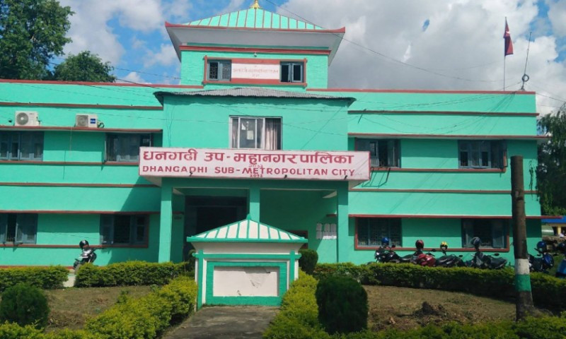 १६ जनाको दरबन्दी भएको ठाउँमा ५४ जना कार्यरत, तलब खुवाउनै धौ धौ