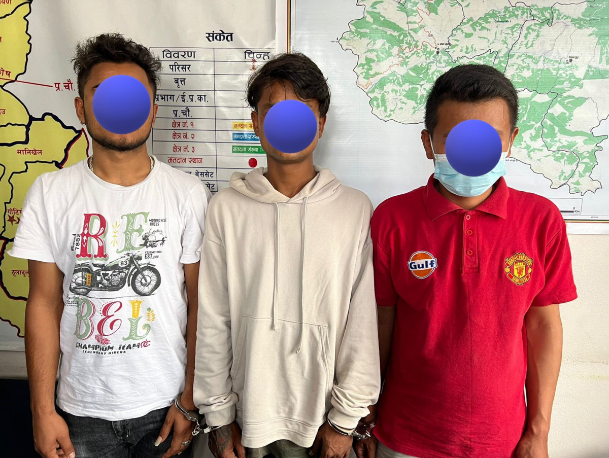 गैंडाको खागसहित तीन जना पक्राउ