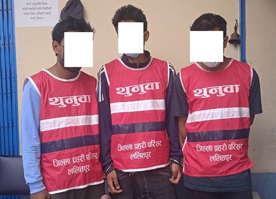 महिलाहरुको सिक्री लुट्ने समूह ललितपुरबाट पक्राउ