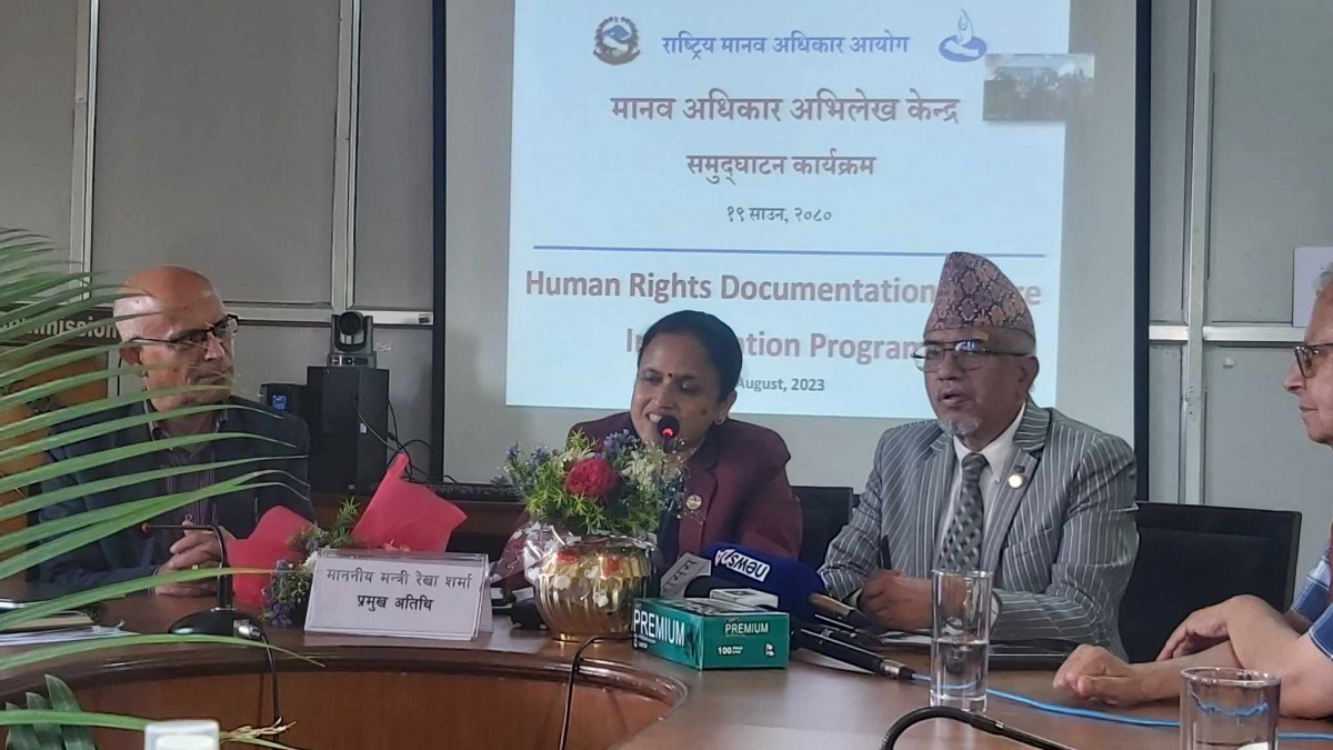 साधन स्रोतको सीमितताका बावजुत मानव अधिकार आयोगले महत्त्वपूर्ण भूमिका खेलेको छ – सञ्चार मन्त्री शर्मा