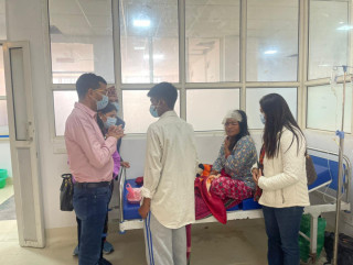 एनआरएनए अध्यक्ष शर्मा नेतृत्वको टोलीले भेट्यो भूकम्पका घाइते र परिवार