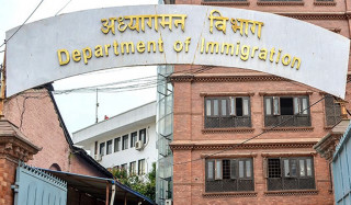 बाटैबाट किन छाडियो अध्यागमनका उपसचिव ?