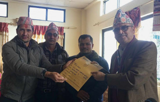 नुवाकोटमा एमसिए परियोजना लागु भएका क्षेत्रका स्थानीयले बुझाए सिडिओलाई ज्ञापनपत्र
