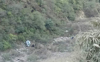 थानकोट चित्लाङ सडकखण्डको सेतो पहरामा गाडी दुर्घटना, ५ को मृत्यु