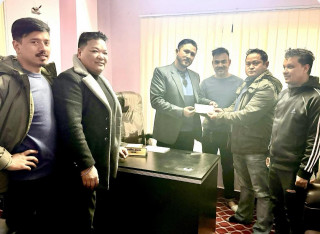 रात्रीकालिन मनोरन्जन ब्यवसायी सघंद्वारा पोखराको नैना दोहोरी साँझलाई ५१ हजार आर्थिक सहयोग