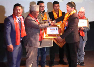 पत्रकार बजगाईलाई ठुलेको सम्मान