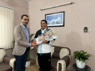 एनआरएनए : आरके शर्माले भेटे परराष्ट्रमन्त्रीलाई