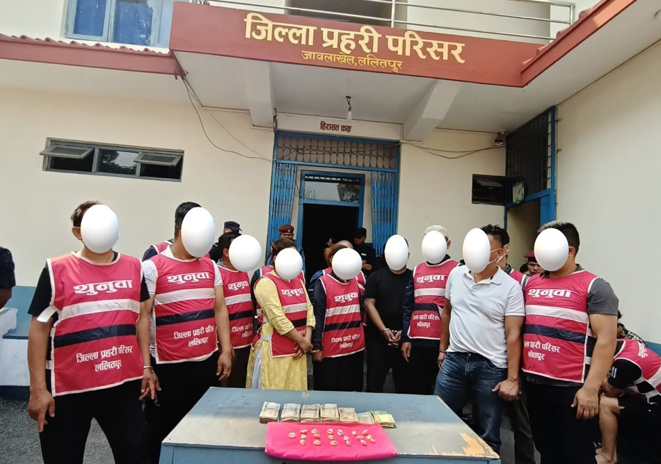 चार लाख ३८ हजार नगदसहित ललितपुरबाट १३ जुवाडे पक्राउ