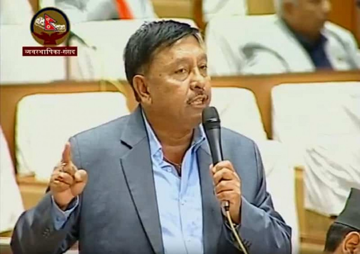 विदेशबाट फ़र्किएका नेपालीको अनिवार्य स्वास्थ्य परीक्षणको व्यवस्था गर्न सांसद गिरीको माग