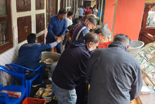 उपत्यकाका बढी पीडितलाई मारवाडी सेवा समितिद्वारा खाना वितरण