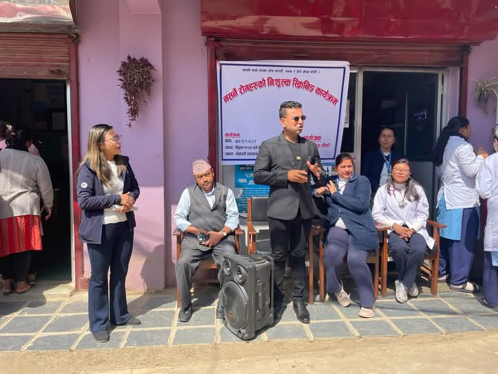 जेष्ठ नागरिकलाई निःशुल्क ओैषधि बितरण र सुत्केरी महिलाहरुलाई पोषण वितरण गर्ने