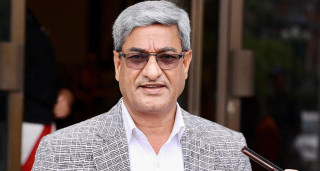 गृहमन्त्री रमेश लेखकले दिए राजीनामा