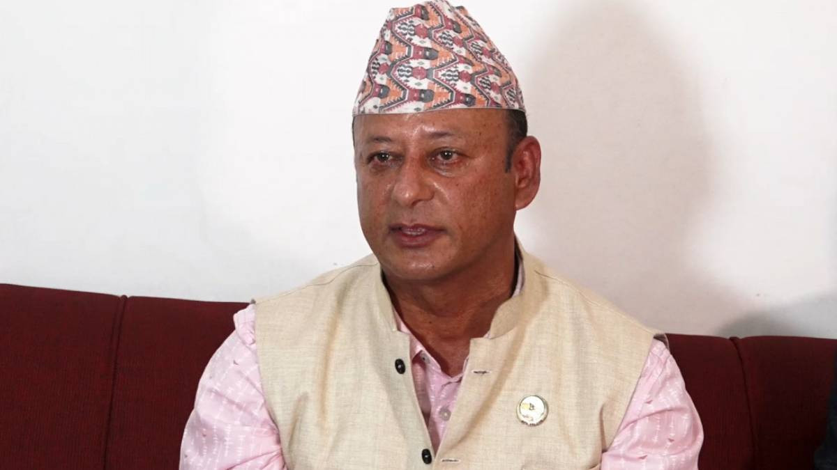 भागेको भनिएका पूर्व ऊर्जामन्त्री दीपक खड्का जलेको घरमै देखा परे