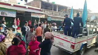 सल्यानमा रास्वपाको प्रचार गाडीबाट मदिरा र चामल बरामद, आचारसंहितामाथि प्रश्न